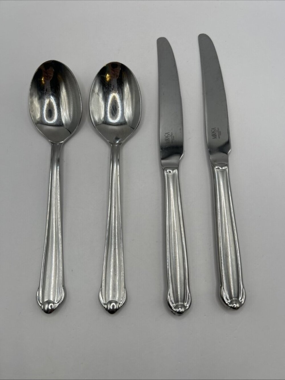 Mikasa Gerald Patrick Stainless Classico Satin 4pc Dinner Knives Soup Spoons